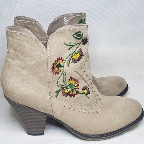 MIA Shoes - MIA Women’s Melrose embroidered tan boots size 10